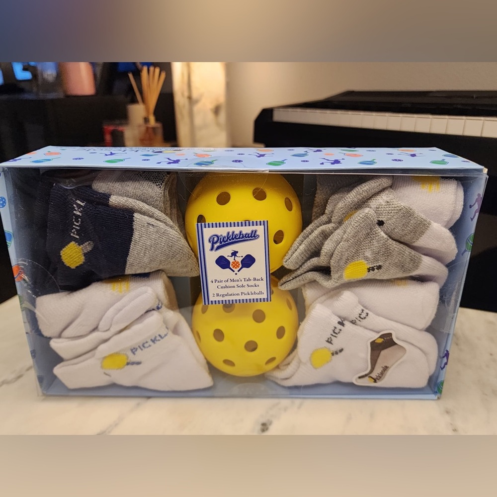 NIB Men’s Pickleball Socks & 2 Regulation Size Balls Gift Set